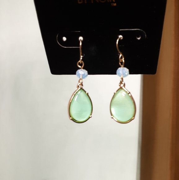 Nior Agate Jade Earrings with Gold hook NWT - Picture 3 of 5